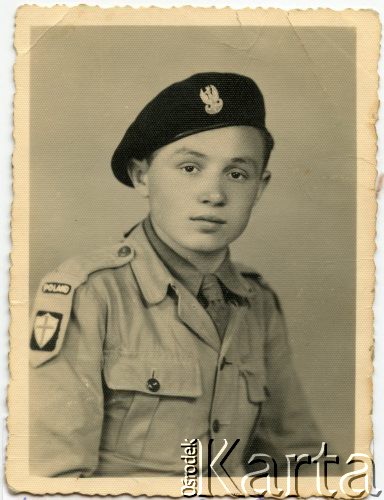1945-1946, Włochy.
Kanonier Jan Pawłowski z 8 Pułku Artylerii Przeciwlotniczej .
Fot. NN, udostępnili Barbara i Jan Pawłowscy, zbiory Ośrodka KARTA