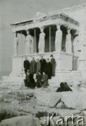 Styczeń 1940, Ateny, Grecja.
Wycieczka na Akropol w czasie ewakuacji Mieczysława Stachiewicza do Francji. 
Fot. NN, udostępnił Mieczysław Stachiewicz, zbiory Ośrodka KARTA