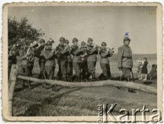 9.08.1939, Halicz, woj. stanisławowskie, Polska.
Manewry wojskowe, na zdjęciu orkiestra.
Fot. NN, udostępniła Irena Godyń, zbiory Ośrodka KARTA