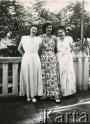 Ok. 1948, Hamlin, Liban.
Sanatorium gruźlicze, Irena Juchniewicz później Godyń (z prawej) i Beata Tarnaska (z lewej) w towarzystwie Ormianki.
Fot. NN, udostępniła Irena Godyń, zbiory Ośrodka KARTA