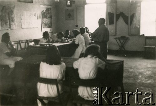 Prawdopodobnie 1947, Bejrut, Liban.
Wykład dla studentów Studium Polonistycznego w Instytucie Polskim Naukowym.
Fot. NN, udostępniła Irena Godyń, zbiory Ośrodka KARTA