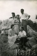 Ok. 1947, Ghazir, Liban.
Irena Juchniewicz (na dole z lewej) podczas wakacji u siostry. Obok niej Julian Kawka, wyżej Józefa ze swoim mężem Janem Roszkowskim, na górze Jadwiga Surowiak.
Fot. NN, udostępniła Irena Godyń, zbiory Ośrodka KARTA