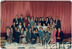 1981, Londyn, Anglia, Wielka Brytania.
Spotkanie w Polskiej Misji Katolickiej na Devonia Road.  W drugim rzędzie 3. z prawej Irena Godyń.
Fot. NN, udostępniła Irena Godyń, zbiory Ośrodka KARTA