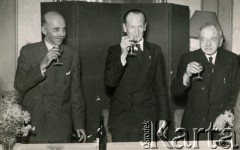 Po 1945, Wielka Brytania.
Z lewej gen. Tadeusz Bór-Komorowski, Naczelny Wódz Polskich Sił Zbrojnych w latach 1945-1947, premier Rządu RP na Uchodźstwie w latach 1947-1949, członek Rady Trzech w latach 1956-1966.
Fot. NN, udostępniła Irena Godyń, zbiory Ośrodka KARTA