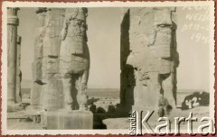 1943, Persepolis, Iran.
Wycieczka. Mężczyzna na terenie ruin pałacu Dariusza I.
Fot. NN, udostępnili Ewa i Stefan Petrusewiczowie, zbiory Ośrodka KARTA