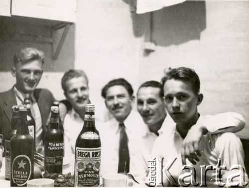 1950, Egipt.
Boże Narodzenie, od lewej: Stefan Petrusewicz, Poplewski, Michoń, Kowalczyk, Syposz.
Fot. NN, udostępnili Ewa i Stefan Petrusewiczowie, zbiory Ośrodka KARTA