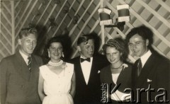 31.07.1955, Londyn, Anglia, Wielka Brytania.
Zjazd uczniów lotniczej szkoły w Halton, 1. z Stefan Petrusewicz. 1. z prawej Laskowicz, obok jego żona.
Fot. NN, udostępnili Ewa i Stefan Petrusewiczowie, zbiory Ośrodka KARTA