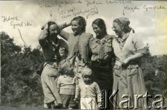 1951, Walia, Wielka Brytania.
Obóz harcerski, od lewej: Irena, Ewa Drągowska, Jadwiga Chruściel, Magdalena Grodzka; na dole z lewej Jędrzej Grodzki. 
Fot. NN, udostępnili Ewa i Stefan Petrusewiczowie, zbiory Ośrodka KARTA