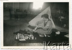 1955, Wielka Brytania.
Skarbniczka hufca harcerskiego.
Fot. NN, udostępnili Ewa i Stefan Petrusewiczowie, zbiory Ośrodka KARTA