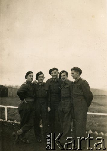 1940, prawdopodobnie Szkocja, Wielka Brytania.
Żołnierze I Korpusu Polskiego, 2. z lewej Józef Kaleta.
Fot. NN, udostępnili Stanisława i Józef Kaleta, zbiory Ośrodka KARTA