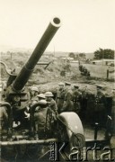 1940-1945, Wielka Brytania.
Polskie Siły Zbrojne w Wielkiej Brytanii, inspekcja oddziału artylerii przeciwlotniczej.
Fot. NN, udostępnili Stanisława i Józef Kaleta, zbiory Ośrodka KARTA