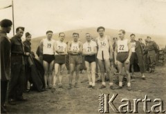 1940, Crawford, Szkocja, Wielka Brytania.
Obóz Polskich Sił Zbrojnych w Wielkiej Brytanii. Zawody sportowe żołnierzy, uczestnicy biegu na przełaj polskiej artylerii przeciwlotniczej w Szkocji