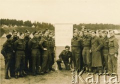 1940, prawdopodobnie Crawford, Szkocja, Wielka Brytania.
Obóz Polskich Sił Zbrojnych w Wielkiej Brytanii. Chór żołnierski.
Fot. NN, udostępnili Stanisława i Józef Kaleta, zbiory Ośrodka KARTA