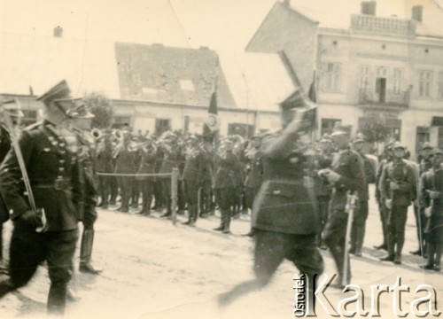 1936-1937, Gródek Jagielloński, Polska.
Defilada wojskowa.
Fot. NN, udostępnił Krzysztof Münnich, zbiory Ośrodka KARTA