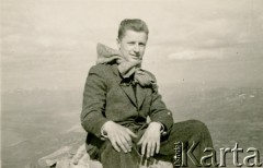 1940-1941, Szkocja, Wielka Brytania.
Krzysztof Münnich podczas nauki w Liceum im. Juliusza Słowackiego w Dunalastair House w Pitlochry. Wyprawa na szczyt Schiehallionu w Grampianach Centralnych. 
Fot. NN, udostępnił Krzysztof Münnich, zbiory Ośrodka KARTA