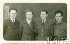 1941-1943, Rothesay, wyspa Bute, Szkocja, Wielka Brytania.
Krzysztof Münnich (2. od lewej), lotnik Żeglicki (3. od lewej) oraz bracia Niteccy.
Fot. NN, udostępnił Krzysztof Münnich, zbiory Ośrodka KARTA