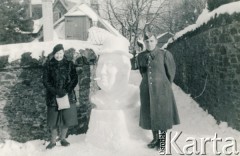 1940, Peebles, Szkocja, Wielka Brytania.
Pułkownik Tadeusz Münnich z żoną Ireną obok rzeźby ze śniegu przedstawiającej Winstona Churchilla, wykonanej przez ich syna Krzysztofa.
Fot. NN, udostępnił Krzysztof Münnich, zbiory Ośrodka KARTA