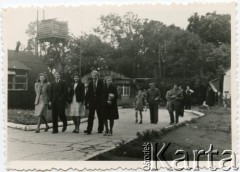 1948, Clevedon (?), Anglia, Wielka Brytania.
Obóz dla Polaków, z przodu 2. z prawej Albin Tybulewicz.
Fot. NN, udostępniła Tuliola Tybulewicz, zbiory Ośrodka KARTA