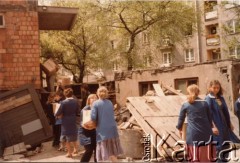 1981, prawdopodobnie Kraków, Polska.
Dostawa pomocy żywnościowej do Polski, zorganizowana przez organizację Food for Poland Fund, której prezesem w latach 1980-1984 był Albin Tybulewicz. 
Fot. NN, udostępniła Tuliola Tybulewicz, zbiory Ośrodka KARTA