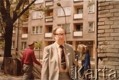 1981, prawdopodobnie Kraków, Polska.
Dostawa pomocy żywnościowej do Polski, zorganizowana przez organizację Food for Poland Fund. Na zdjęciu prezes organizacji w latach 1980-1984 Albin Tybulewicz. 
Fot. NN, udostępniła Tuliola Tybulewicz, zbiory Ośrodka KARTA