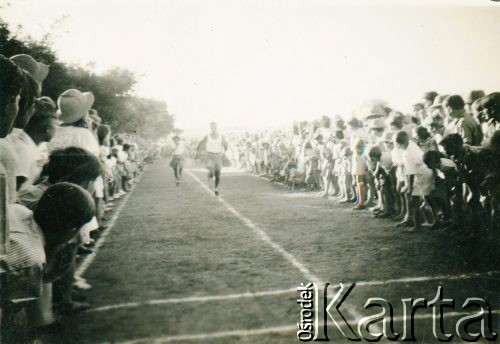 1942-1947, Valivade-Kolhapur, Indie.
Obóz dla polskich uchodźców, zawody lekkoatletyczne.
Fot. NN, udostępnili Czesława i Ryszard Grzybowscy, zbiory Ośrodka KARTA