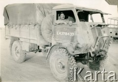 1942-1946, Bliski Wschód.
Wachmistrz Klemens Grzybowski z 317 kompanii transportowej w ciężarówce.
Fot. NN, udostępnili Czesława i Ryszard Grzybowscy, zbiory Ośrodka KARTA