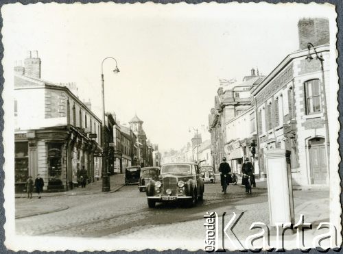 Lata 50., prawdopodobnie Blackburn, Anglia, Wielka Brytania.
Ulica miasta.
Fot. NN, udostępnili Czesława i Ryszard Grzybowscy, zbiory Ośrodka KARTA