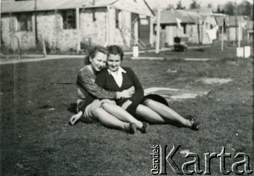 Lata 50., Stowell Park, Anglia, Wielka Brytania.
Czesława Rachel, potem Grzybowska z siostrą Danutą.
Fot. NN, udostępnili Czesława i Ryszard Grzybowscy, zbiory Ośrodka KARTA