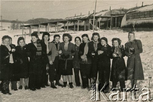 Ok. 1950, Stowell Park, Anglia, Wielka Brytania.
Mieszkanki polskiego obozu w głębi baraki.
Fot. NN, udostępnili Czesława i Ryszard Grzybowscy, zbiory Ośrodka KARTA