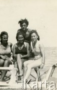 29.07.1946, Porto San Giorgio, Włochy.
Irena Sawka (1. z prawej), uczennica szkoły dla ochotniczek Pomocniczej Służby Kobiet (wcześniej służyła w 318 Kompanii Kantyn Polowych i Bibliotek Ruchomych). Na zdjęciu z przyjaciółmi Barbarą Skowrońska, Lucyną Żachowska (lub Rzachowska) i Bohdanem. 
Fot. NN, udostępniła Irena Sawka, zbiory Ośrodka KARTA