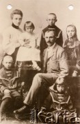 Ok. 1920, Polska.
Rodzina Kowalewskich.
Fot. NN, udostępniła Barbara Kowalewska, zbiory Ośrodka KARTA