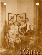 1924, Wandolina, gmina Żurów, powiat Rohatyń, woj. stanisławowskie.
Kowalewscy z dziećmi: Marią, Krystyną, Celiną i Tadeuszem.
Fot. NN, udostępniła Barbara Kowalewska, zbiory Ośrodka KARTA