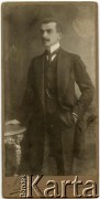 Przed 1918, Lwów, Polska pod zaborem austriackim.
Kowalewski, ojciec Tadeusza Mariana Dołęgi Kowalewskiego.
Fot. N. Lissa, udostępniła Barbara Kowalewska, zbiory Ośrodka KARTA