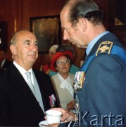 2010, Londyn, Wielka Brytania.
Major Adam Ostrowski, pilot Polskich Sił Powietrznych w Wielkiej Brytanii w czasie II wojny światowej, w rozmowie z księciem Kentu, Edwardem.
Fot. NN, zbiory Ośrodka KARTA, udostępnił Adam Ostrowski