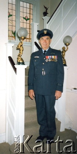 2012, Londyn, Wielka Brytania.
Major Adam Ostrowski, pilot Polskich Sił Powietrznych w Wielkiej Brytanii w czasie II wojny światowej, we wnętrzu swojego domu.
Fot. NN, zbiory Ośrodka KARTA, udostępnił Adam Ostrowski