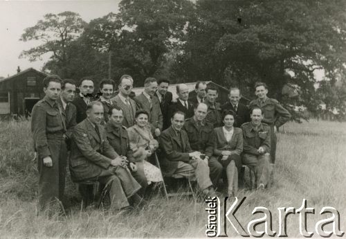 Po 1947, Cawthorne, Anglia, Wielka Brytania.
Prawdopodobnie wykładowcy kursów organizowanych dla Polaków, 6. z prawej stoi Józef Bujnowski.
Fot. NN, zbiory Ośrodka KARTA, udostępniła Heide Pirwitz-Bujnowska.