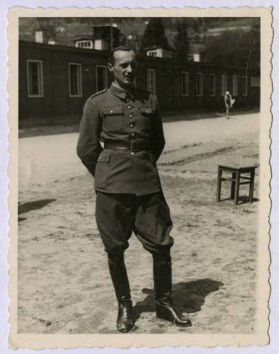 1939-1945, Murnau am Staffelsee, Bawaria, III Rzesza Niemiecka.
Prawdopodobnie oficer Wojska Polskiego Zbigniew Myszkiewicz, jeniec w Oflagu Murnau VII A. 
Fot. NN, kolekcja Marcina Rudzińskiego, zbiory Ośrodka KARTA