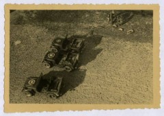 1945-1946, Włochy.
Amerykańskie samochody terenowe Willys MB będące na wyposażeniu 5 Kresowej Dywizji Piechoty 2 Korpusu Polskiego PSZ na Zachodzie.
Fot. NN, kolekcja Marcina Rudzińskiego, zbiory Ośrodka KARTA
