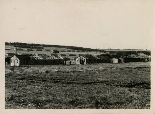 1945-1946, Włochy.
Obóz wojskowy prawdopodobnie dla żołnierzy Polskich Sił Zbrojnych na Zachodzie.
Fot. NN, kolekcja Marcina Rudzińskiego, zbiory Ośrodka KARTA