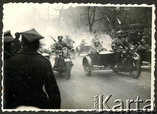 15.09.1937, Bydgoszcz, Polska.
Defilada na zakończenie Manewrów Pomorskich.
Fot. NN, kolekcja Jana Gozdawy-Gołębiowskiego, zbiory Ośrodka KARTA