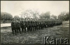 1931-1937, Brześć nad Bugiem, woj. poleskie, Polska.
Korpus podoficerów zawodowych 4 Batalionu Pancernego Wojska Polskiego (do 1935 r. 4 Dywizjonu Pancernego) podczas święta batalionu.
Fot. NN, kolekcja Jana Gozdawy-Gołębiowskiego, zbiory Ośrodka KARTA