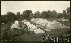 1931-1935, Kazuń k. Modlina, woj. warszawskie, Polska.
Obóz żołnierzy 4 Dywizjonu Pancernego Wojska Polskiego (od 1935 r. 4 Batalionu Pancernego) z garnizonu Brześć podczas manewrów. 
Fot. NN, kolekcja Jana Gozdawy-Gołębiowskiego, zbiory Ośrodka KARTA