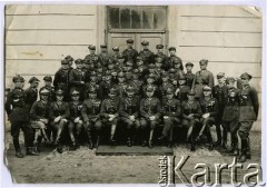 14.05.1929, Polska. 
Oficerowie i podoficerowie Wojska Polskiego podczas kursu gazowego. 
Fot. NN, kolekcja Jana Gozdawy-Gołębiowskiego, zbiory Ośrodka KARTA