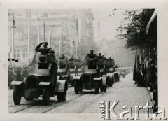 19.03.1936, Warszawa, Polska.
Defilada w dniu imienin ś.p. Marszałka Józefa Piłsudskiego. Kompania samochodów pancernych wz. 34 w Alejach Ujazdowskich.
Fot. NN, kolekcja Jana Gozdawy-Gołębiowskiego, zbiory Ośrodka KARTA