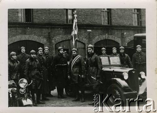 Ok. 26.05.1938, Bydgoszcz, woj. pomorskie, Polska. 
Delegacja żołnierzy biorąca udział w uroczystości poświęcenia sztandaru 8 Batalionu Pancernego na Polu Mokotowskim w Warszawie. 
Fot. NN, kolekcja Jana Gozdawy-Gołębiowskiego, zbiory Ośrodka KARTA