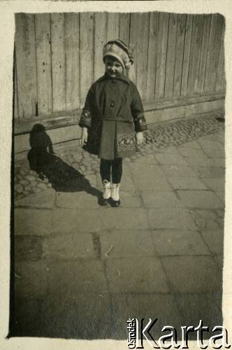 Ok. 1923, Łódź, Rzeczpospolita Polska.
Larysa Zajączkowska.
Fot. NN, kolekcja Larysy Zajączkowskiej-Mitznerowej, zbiory Ośrodka KARTA