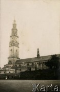 1931, Częstochowa, woj. kieleckie, Rzeczpospolita Polska.
Sanktuarium Matki Bożej Częstochowskiej i zespół klasztorny zakonu ojców paulinów na Jasnej Górze.
Fot. NN, kolekcja Larysy Zajączkowskiej-Mitznerowej, zbiory Ośrodka KARTA