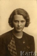Lata 30., Rzeczpospolita Polska.
Portret Larysy Zajączkowskiej. 
Fot. NN, kolekcja Larysy Zajączkowskiej-Mitznerowej, zbiory Ośrodka KARTA