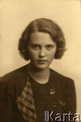 Lata 30., Rzeczpospolita Polska.
Portret Larysy Zajączkowskiej. 
Fot. NN, kolekcja Larysy Zajączkowskiej-Mitznerowej, zbiory Ośrodka KARTA
