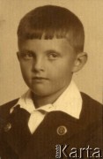 Lata 30., Rzeczpospolita Polska.
Portret Jerzego Zajączkowskiego, brata Larysy.
Fot. NN, kolekcja Larysy Zajączkowskiej-Mitznerowej, zbiory Ośrodka KARTA